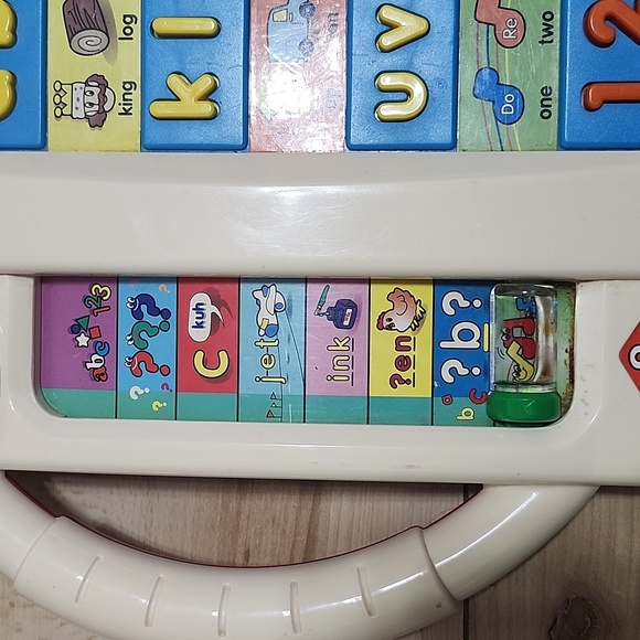 Vtech little smart alphabet desk with phonics - Picture 3 of 7